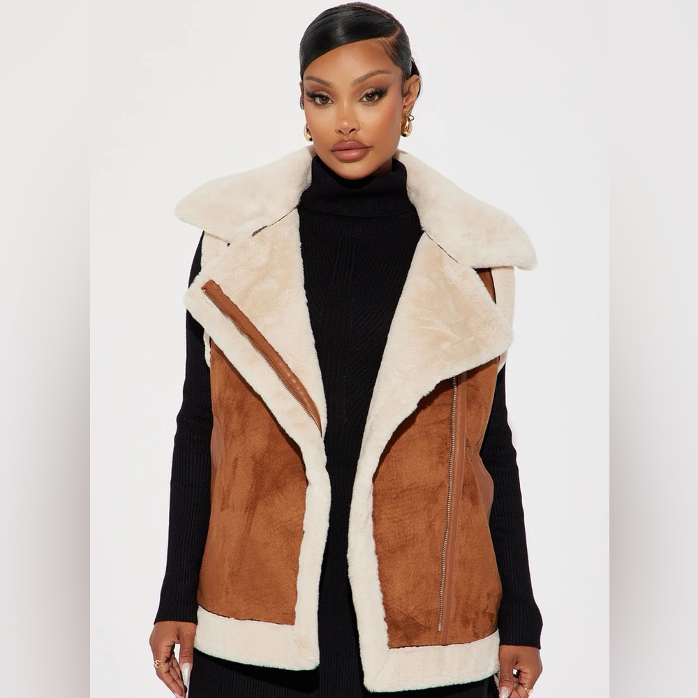 COME MY WAY SHEARLING VEST in brown